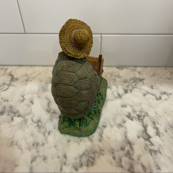 Resin decorative turtle pencil holder - Picture 3 of 8